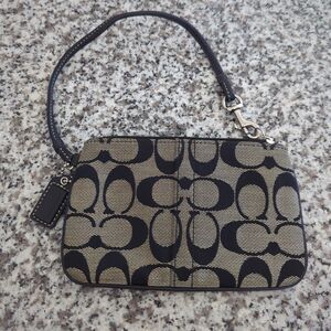 Coach Wristlet Wallet  Signiture Canvas Black